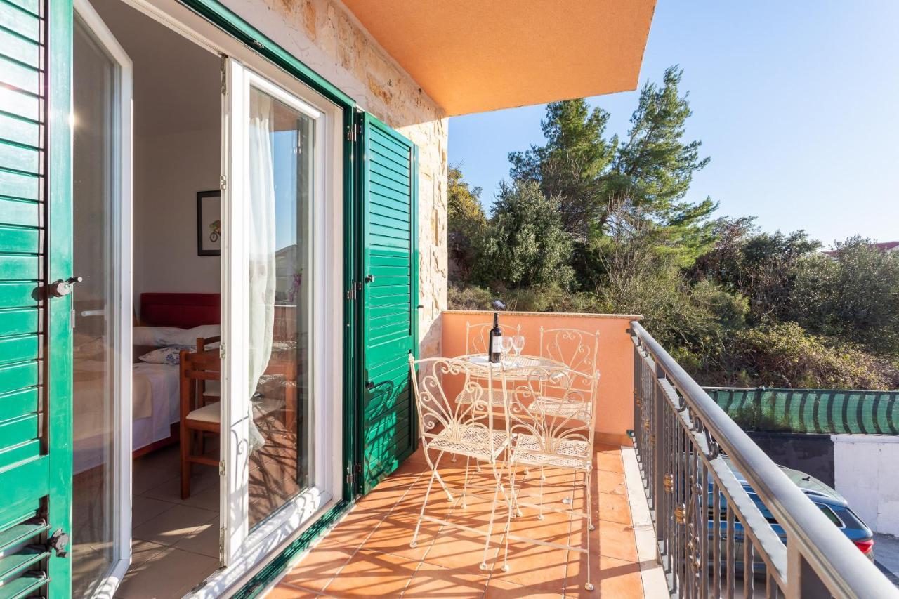 אומיס Villa Borzic מראה חיצוני תמונה